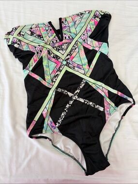 Vintage Victoria’s Secret Strapless Black One-Piece Swimsuit Geometric Print
